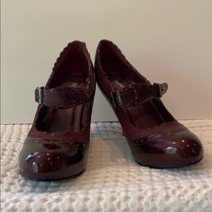 Mossimo burgundy pumps with scalloped edge